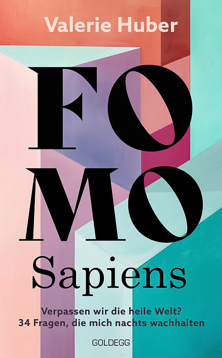 Buchcover mit dem Titel 'FOMO Sapiens' von Valerie Huber vor einem abstrakten, farbigen Hintergrund