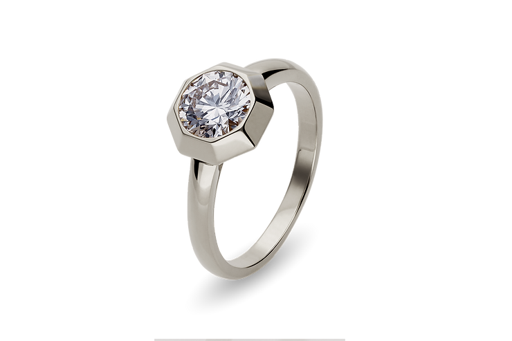 Silberner Ring mit sechseckiger Fassung und rundem, facettiertem Stein