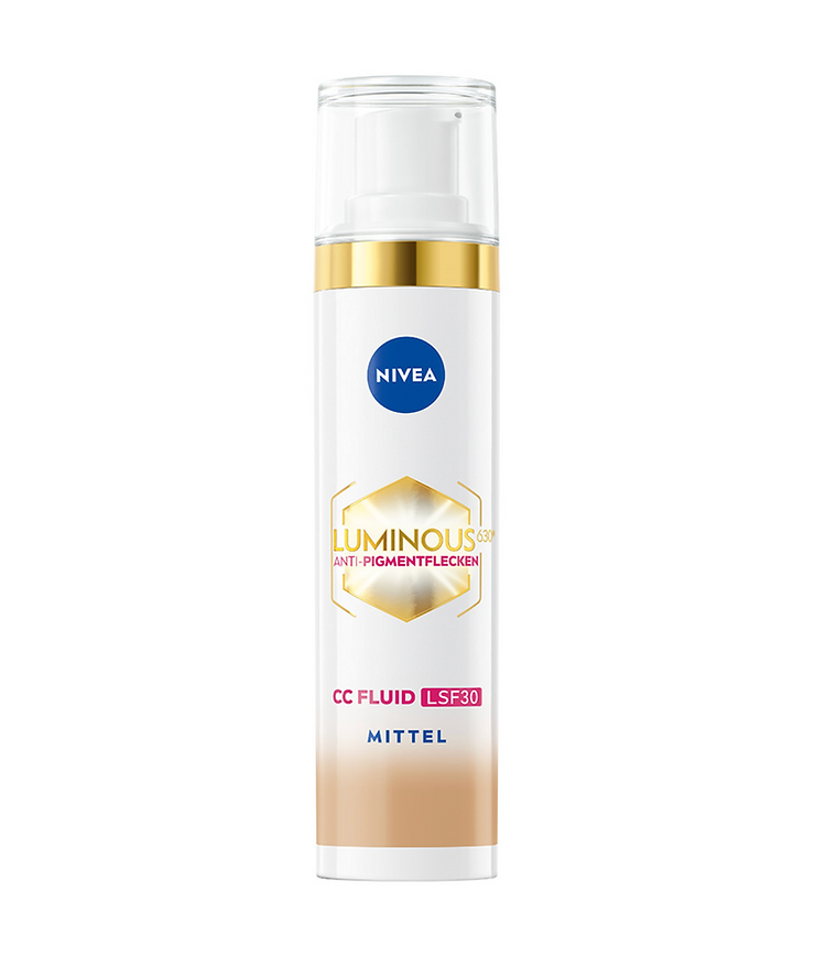 Flasche mit Nivea Luminous 630 Anti-Pigmentflecken CC Fluid LSF 30 in mittlerer Farbnuance mit Pumpspender