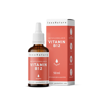 Braune Glasflasche mit Tropfer und rotem Etikett mit der Aufschrift 'InnoNature Methylcobalamin Vitamin B12 Tropfen 50 ml' neben passender Verpackung mit gleichen Angaben