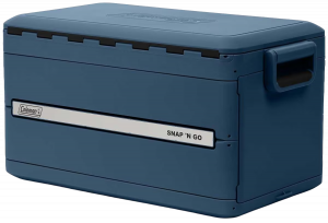 Rechteckige blaue Kühlbox mit Griffen an den Seiten und Aufschrift 'Coleman' und 'SNAP 'N GO'