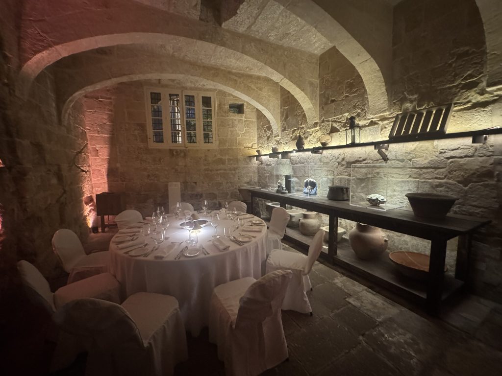 Dinner im Gewölbekeller Vittoriosa