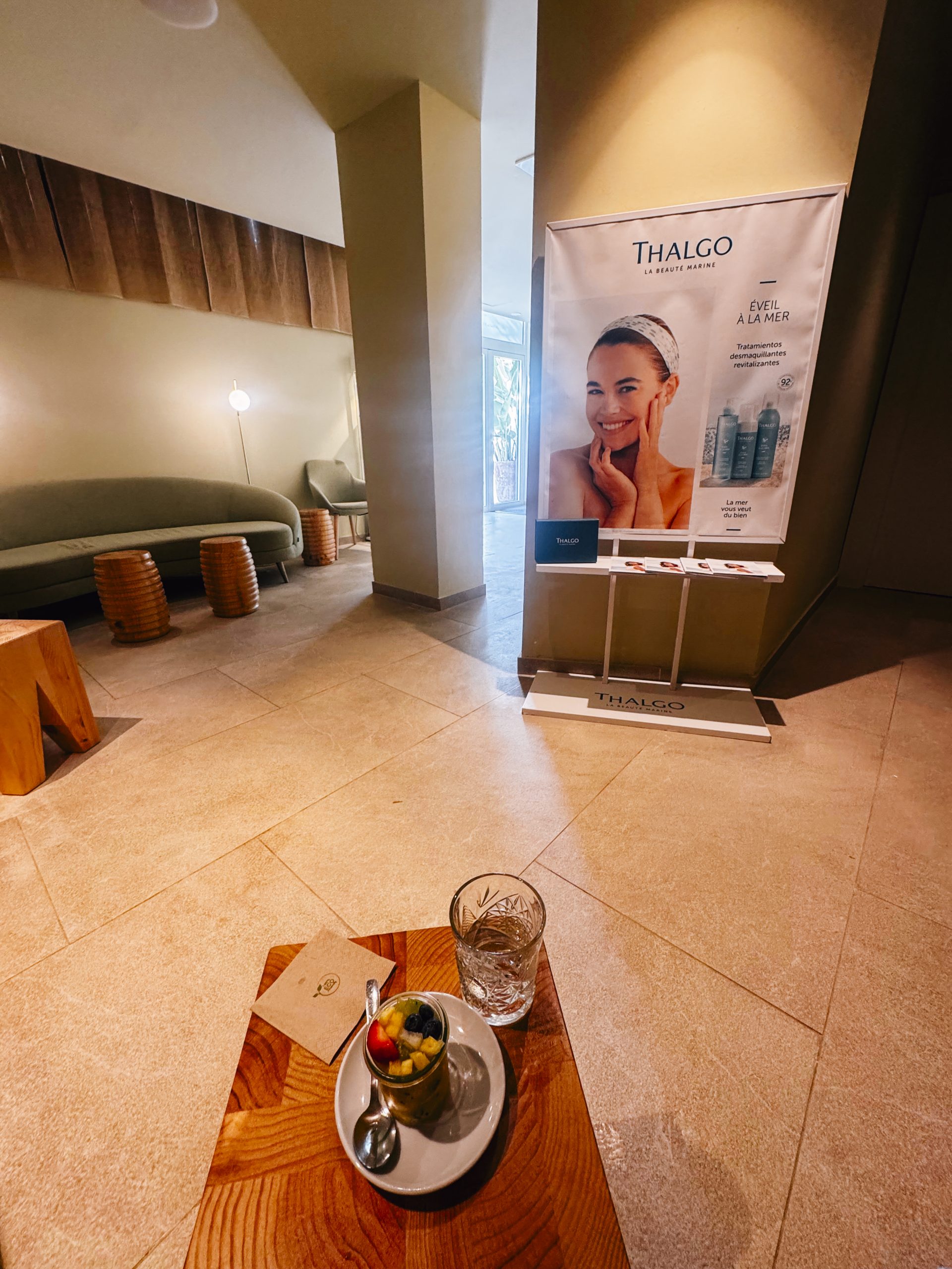 Spa-Empfang mit Erfrischung und Thalgo-Anwendungen